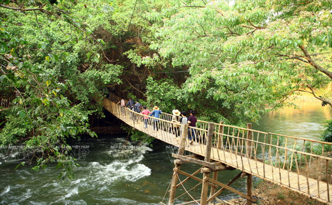 Un puente colgante de bambú, con un kilómetro de largo. (Fuente: VNA) 
