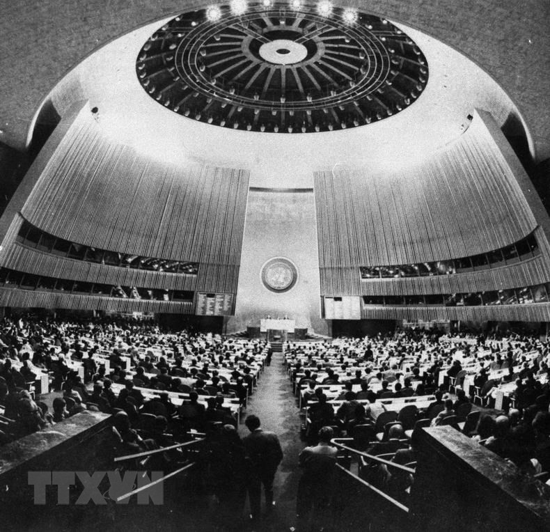 La inauguración del 32 período de sesiones de la Asamblea General de la ONU en Nueva York el 20 de septiembre de 1977 marca la aprobación de la Resolución de reconocimiento a Vietnam como miembro de las Naciones Unidas (Fuente: VNA)