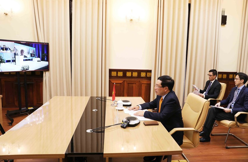 El 8 de mayo de 2020, el viceprimer ministro y también canciller de Vietnam, Pham Binh Minh, interviene en las sesiones de alto nivel del CSNU, efectuadas en forma virtual bajo el tema: 75 años después de la Segunda Guerra Mundial en Europa - lecciones para prevenir la tragedia en el futuro y responsabilidades del CSNU (Fuente: VNA) 
