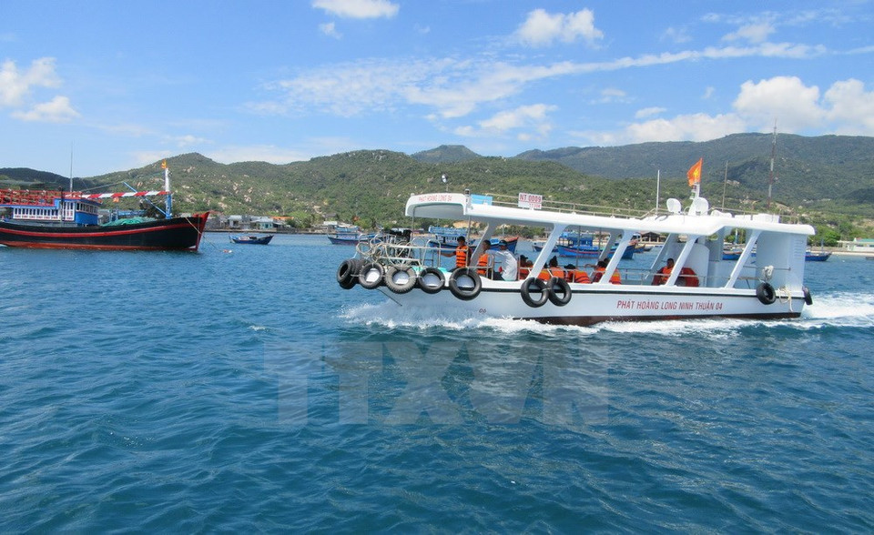 Recorrido por barco, uno de los servicios turísticos preferidos de los turistas (Fuente: VNA)