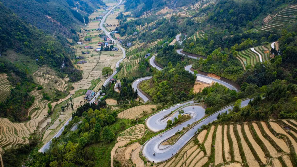 La pendiente de nueve curvas en la Carretera Nacional 4C o "Camino de la Felicidad" (Foto: VNA)