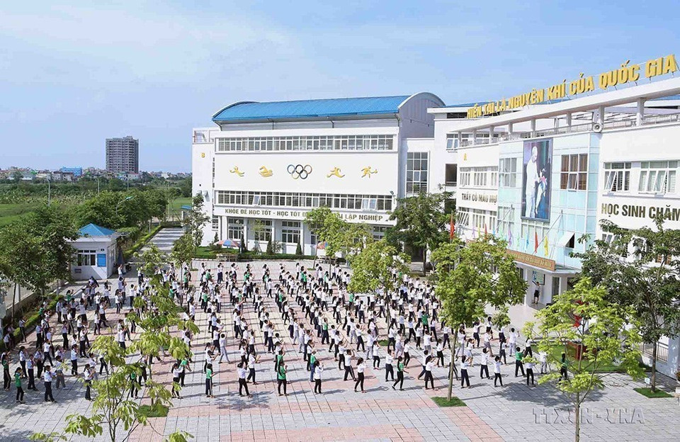 Escuela secundaria Chu Van An, comuna de Tu Hiep, distrito de Thanh Tri: una escuela estándar nacional, invertida y construida de acuerdo con los criterios de la nueva zona rural. (Foto: VNA)