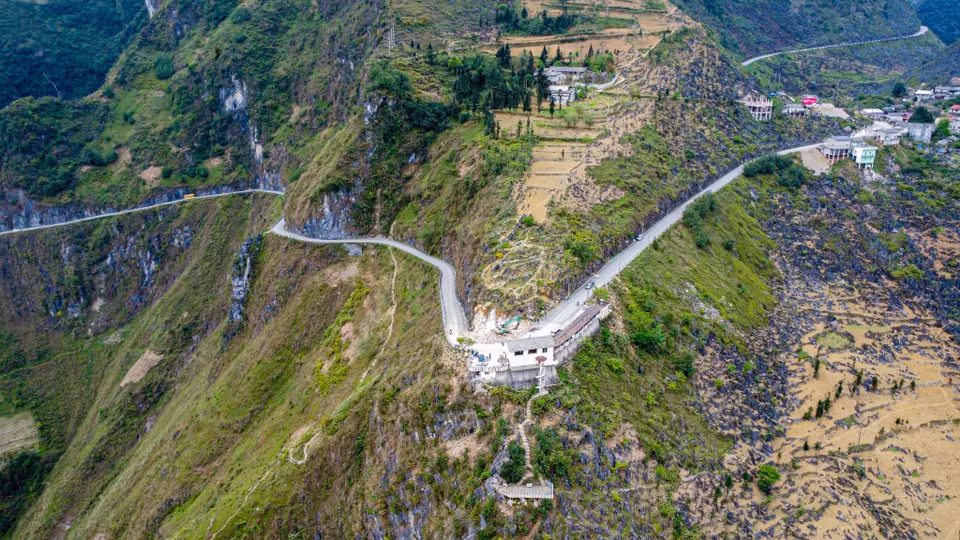 Sección de "Camino de la Felicidad" que pasa Ma Pi Leng (Foto: VNA)