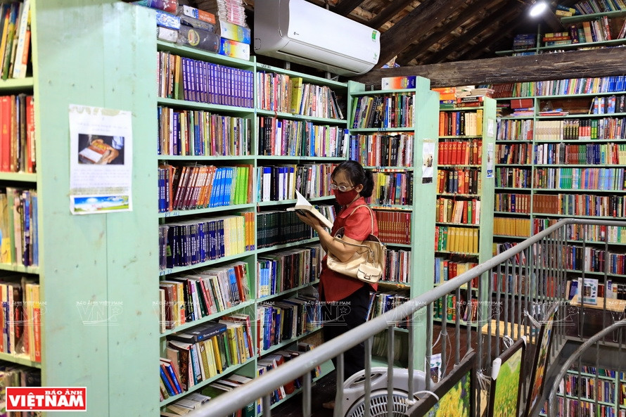La librería Mao atrae a clientes de todas las edades. (Foto: VNA)
