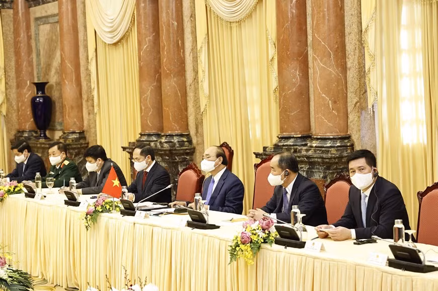 El presidente de Vietnam, Nguyen Xuan Phuc, en la reunión con la vicepresidenta estadounidense, Kamala Harris (Foto: VNA)