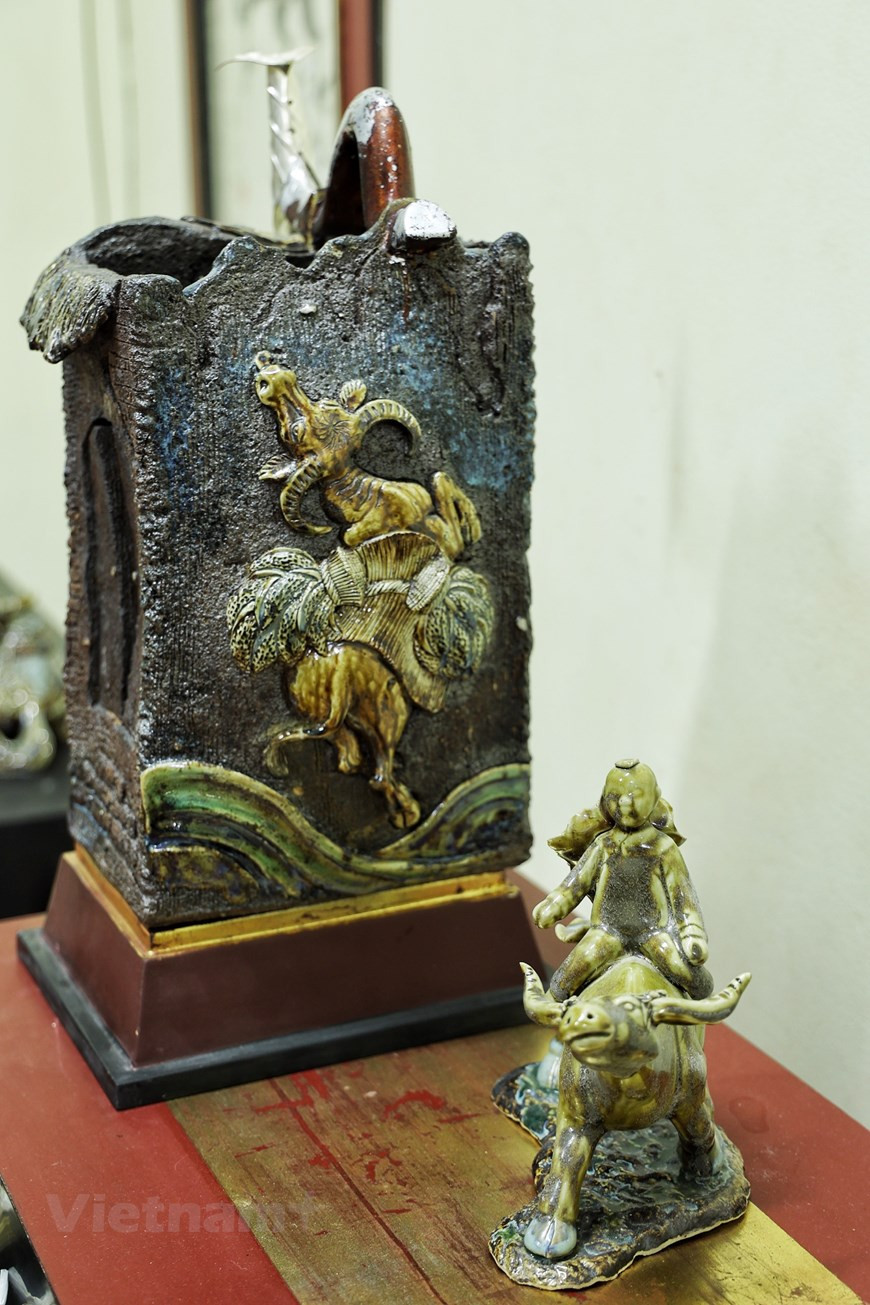 El búfalo no solo pacífico y gentil, sino también simboliza una fuerza incomparable en el frente de la batalla. En el libro “Las tácticas militares” de Tran Hung Dao (1228-1300) mencionó la estrategia de usar búfalos en la guerra para intimidar al espíritu y asustar al enemigo. O como la estrategia de usar "búfalos de fuego" para luchar. La batalla típica de esa táctica en Vietnam se registró como la batalla de Nguyen Huu Cau (1712-1751) para romper el asedio de los señores Trinh, un noble clan feudal que de facto gobernó el norte de Vietnam durante la dinastía Hau Le (1428-1789), en la zona de Do Son, en la ciudad norteña de Hai Phong (Foto: Vietnam+)