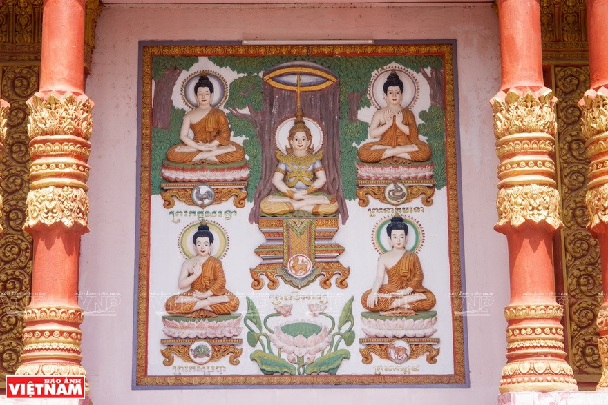 Las pinturas en relieve representan las leyendas sobre el Buda desde el nacimiento hasta la iluminación (Fuente: VNA)