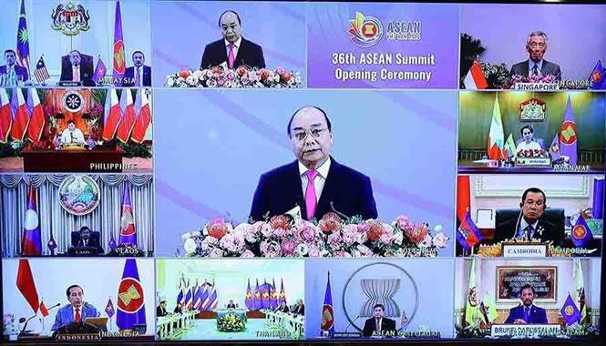El éxito de la Presidencia de la Asociación de Naciones del Sudeste Asiático (ASEAN) de Vietnam en 2020 es un nuevo triunfo de la política exterior multilateral del Partido. En la foto: La 36 Cumbre de la ASEAN, celebrada de manera virtual el 26 de junio de 2020, fue la primera reunión oficial de alto nivel durante el Año de Presidencia de la ASEAN de Vietnam. (Foto: VNA)