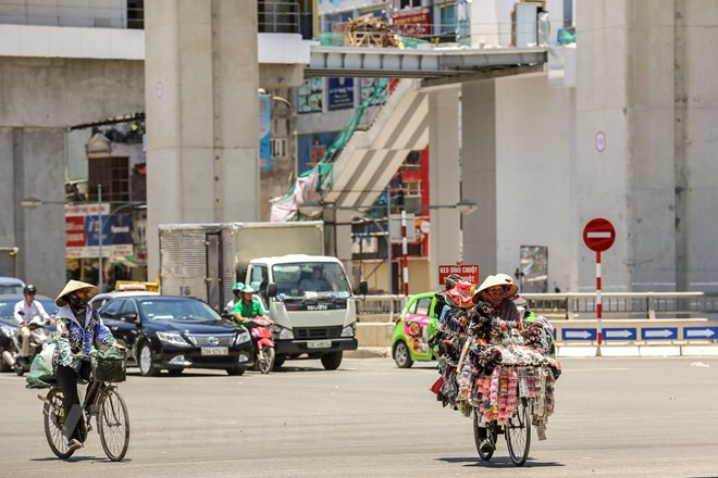Circular en las calles durante el mediodía llega a ser insufrible a los residentes (Fuente: VNA) 