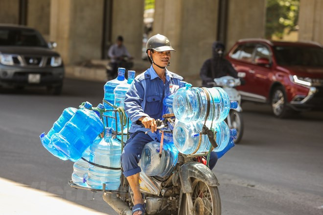 Agua e hielo son los productos más vendidos durante estos días. (Fuente: VNA) 