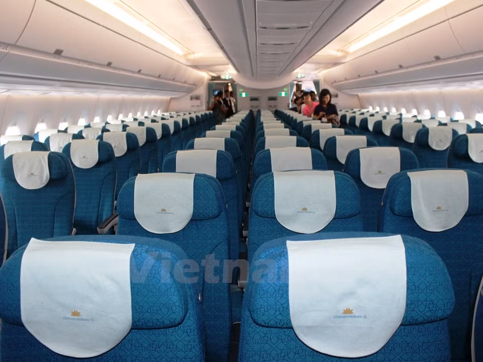 El A350 cuenta con 231 asientos para clase económica. A cada fila se integran nueve asientos, y el espacio entre las filas es de 81 – 86 centímetros (Fuente: VNA)