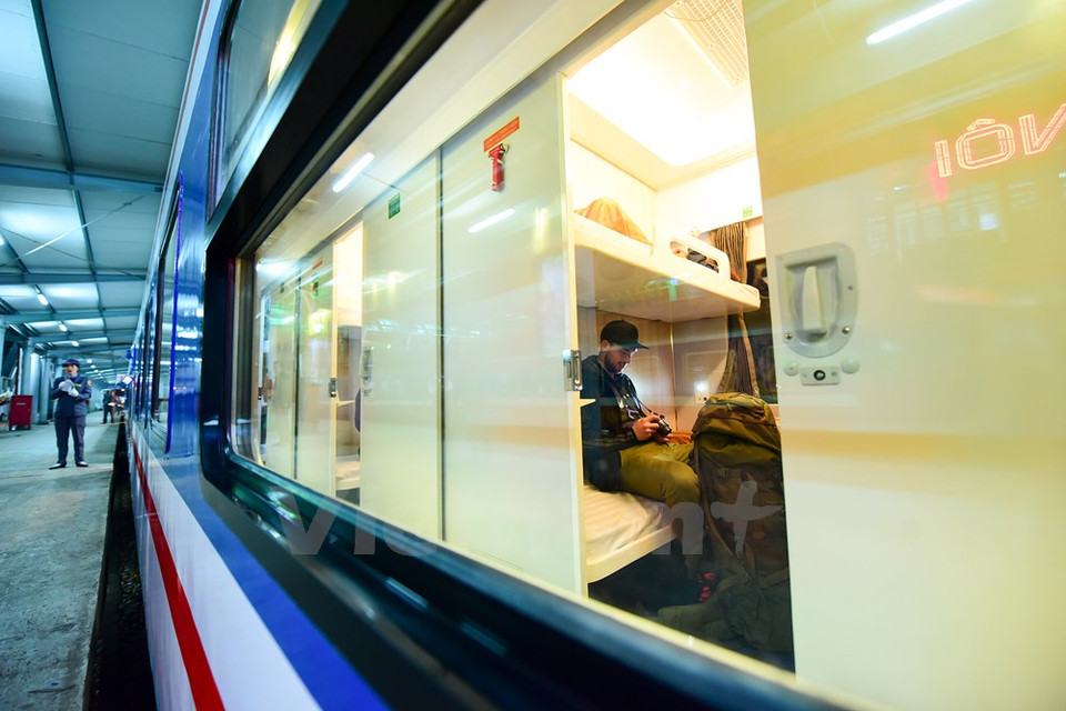 Estos trenes son productos combinados ​de cuatro sectores de ferrocarril, aviación e industrias naval y automovilística (Foto: Minh Sơn/Vietnam+)