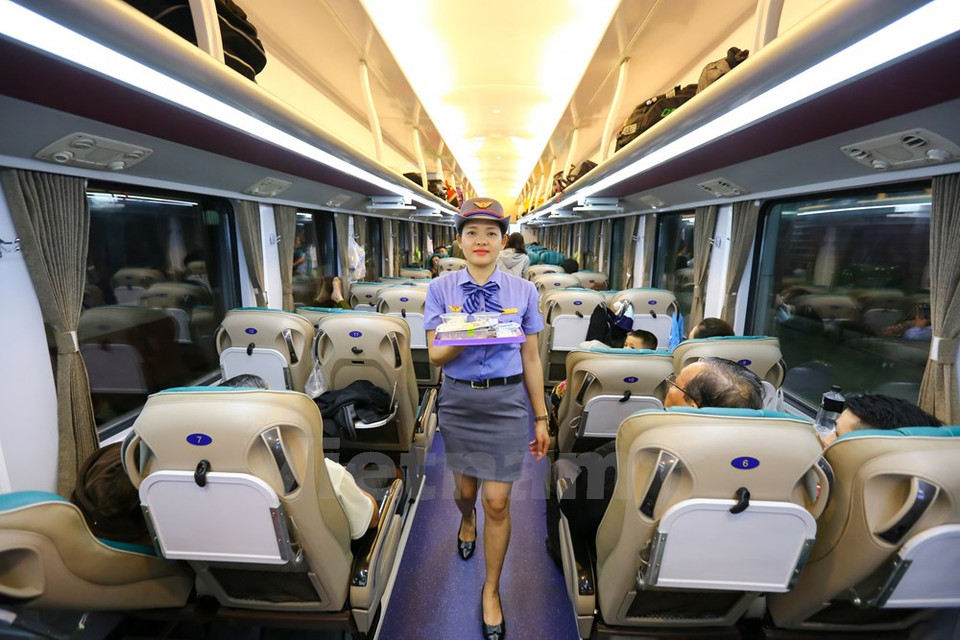 La Corporación Ferroviaria de Vietnam, en colaboración con la compañía de Servicios del aeropuerto de Tan Son Nhat, ofrece comidas gratuitas (Foto: Minh Sơn/Vietnam+)