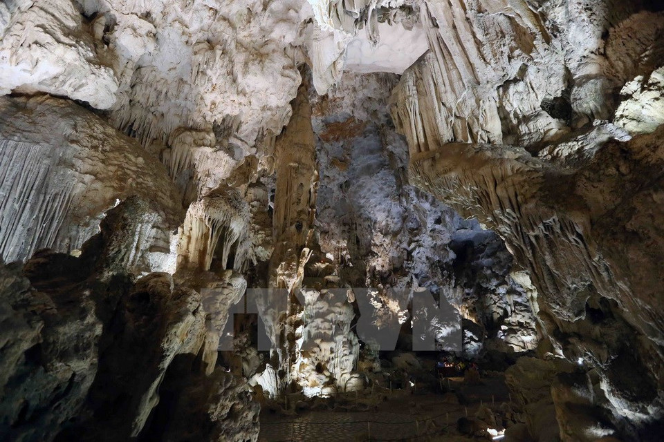 Belleza de las cavernas en la bahía de Ha Long (Fuente: VNA)