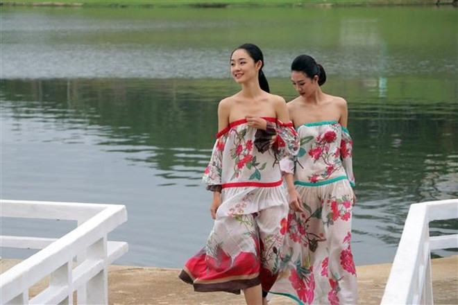 Algunos trajes tradicionales de Vietnam presentados en el festival (Fuente: VNA)