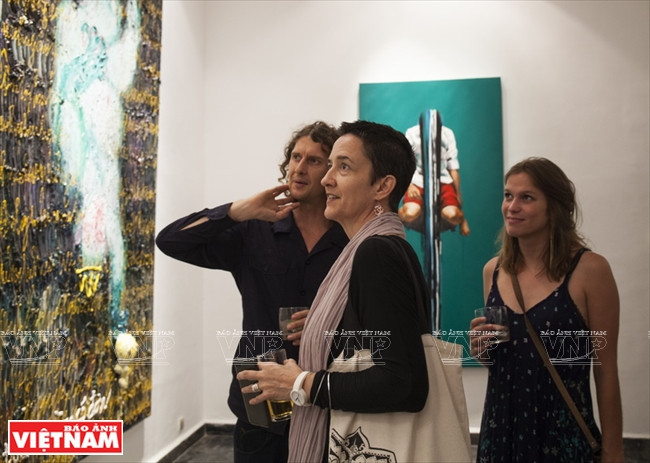 La exposición atrae a muchos aficionados al arte.(Fuente: VNA)