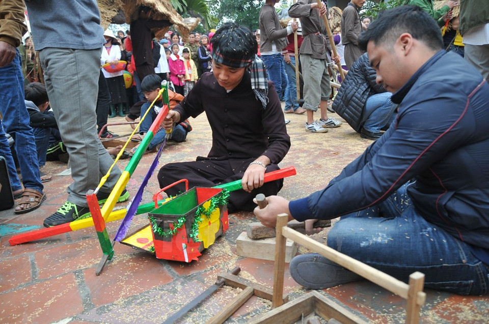 Aquí también hay representantes de otros oficios tradicionales como carpinteros y maestros (Fuente: VNA)