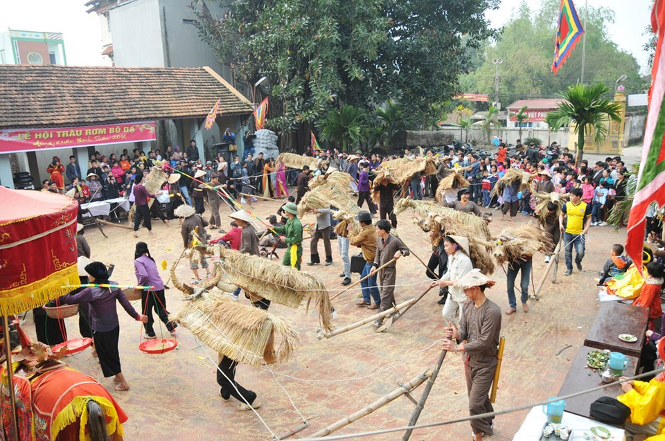 Se interpretan acciones de agricultores del pasado haciendo labranzas (Fuente: VNA)