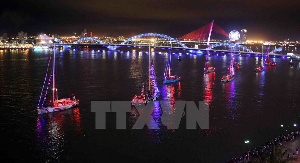 El Puente del Dragón resplandece por la noche (Fuente: VNA)