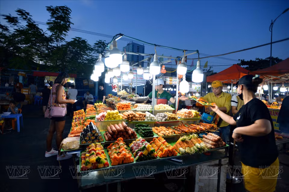 Da Nang: paraíso de la comida callejera de los turistas. (Revista Ilustrada Vietnam)