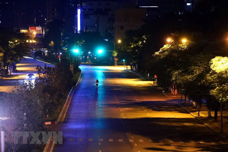 La calle de Tran Duy Hung por la noche (Foto: VNA)