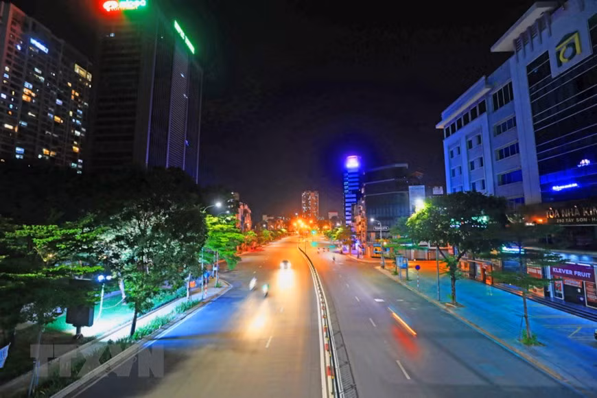 La calle de Tay Son también está desierta (Foto: VNA)