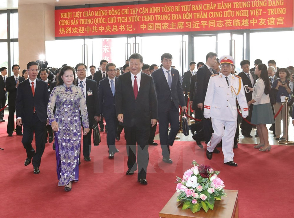La presidenta de la Asamblea Nacional de Vietnam, Nguyen Thi Kim Ngan, y el secretario del Partido Comunista de China y también presidente de China, Xi Jinping, participaron en el acto (Fuente: VNA)