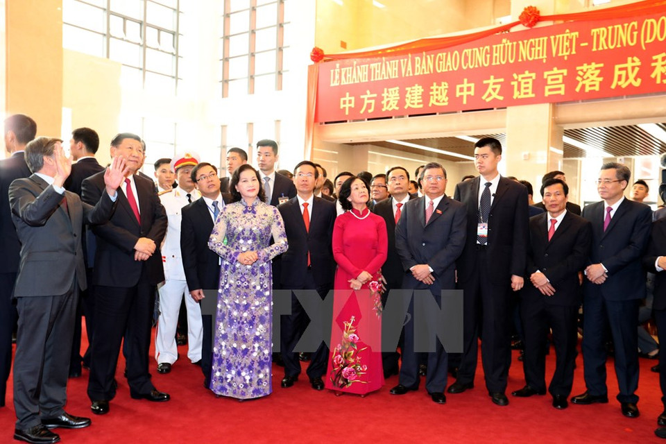 La presidenta de la Asamblea Nacional de Vietnam, Nguyen Thi Kim Ngan, y el secretario del Partido Comunista de China y también presidente de China, Xi Jinping, participaron en el acto (Fuente: VNA)