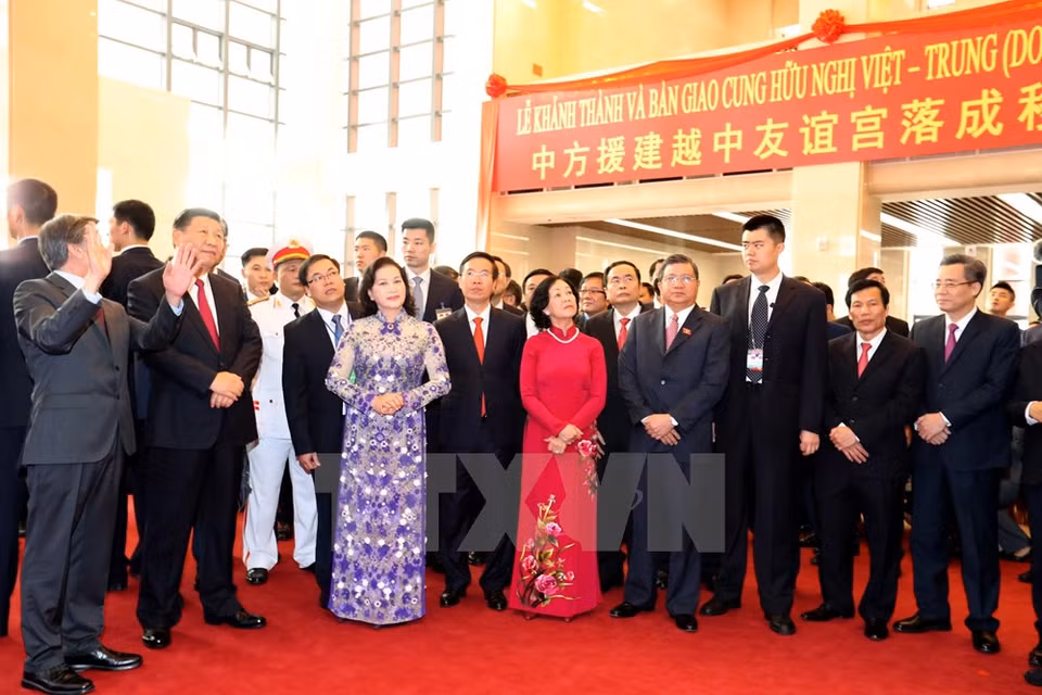 La presidenta de la Asamblea Nacional de Vietnam, Nguyen Thi Kim Ngan, y el secretario del Partido Comunista de China y también presidente de China, Xi Jinping, participaron en el acto (Fuente: VNA)