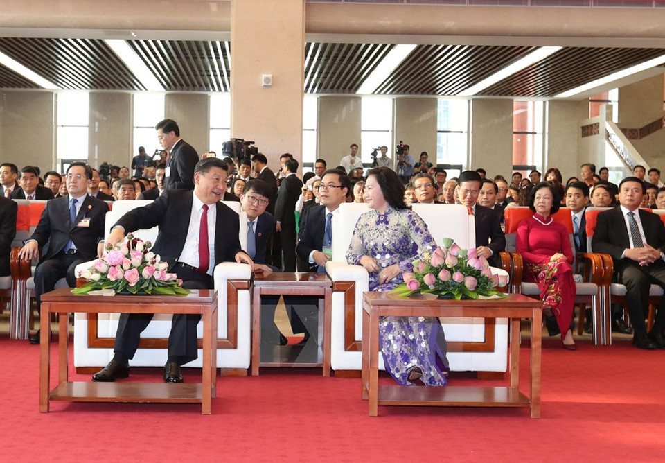 La presidenta de la Asamblea Nacional de Vietnam, Nguyen Thi Kim Ngan, y el secretario del Partido Comunista de China y también presidente de China, Xi Jinping, participaron en el acto (Fuente: VNA)