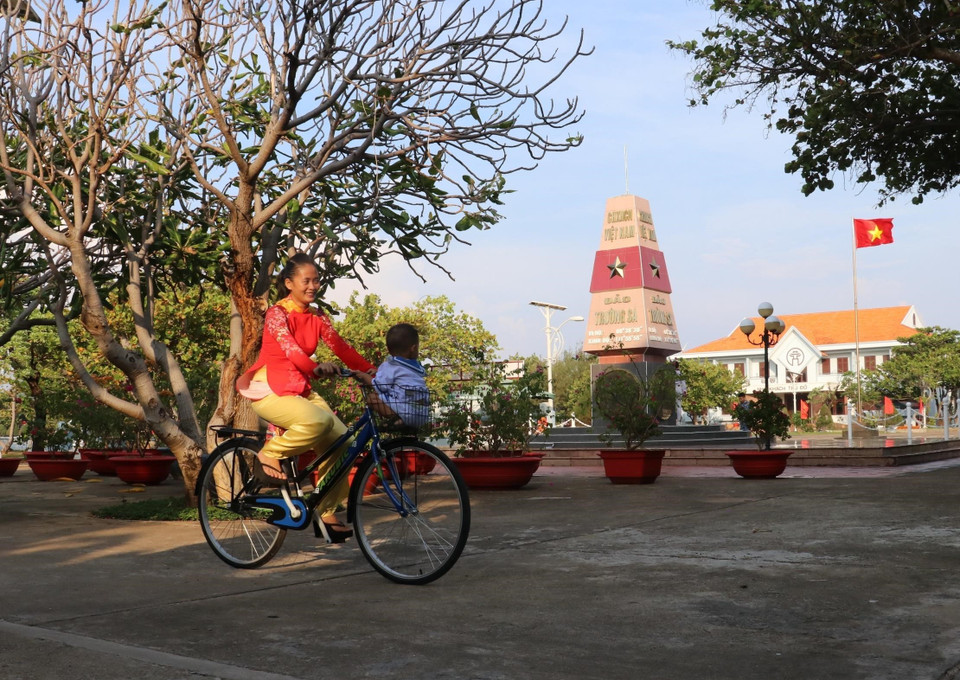 Los pobladores del municipio de Truong Sa, en el distrito homónimo de la provincia de Khanh Hoa. Foto: VNA