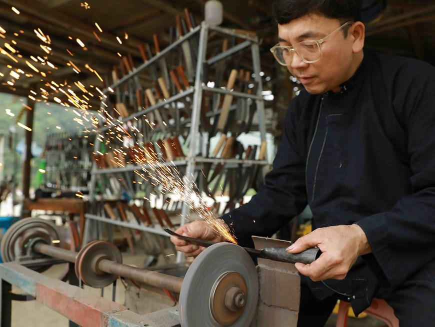 Los cuchillos de la cooperativa Minh Tuan Phuc Sen en la comuna de Phuc Sen, en el distrito de Quang Uyen, han sido certificados como productos agrícolas nacionales destacados en 2020 (Foto: VNA).