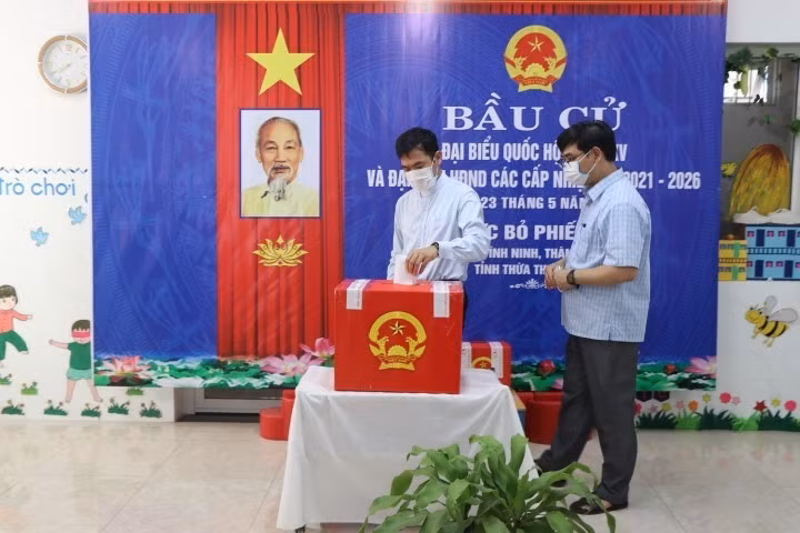 Los votantes católicos en el área del distrito Vinh Ninh, ciudad de Hue, acuden a las urnas (Foto: VNA)
