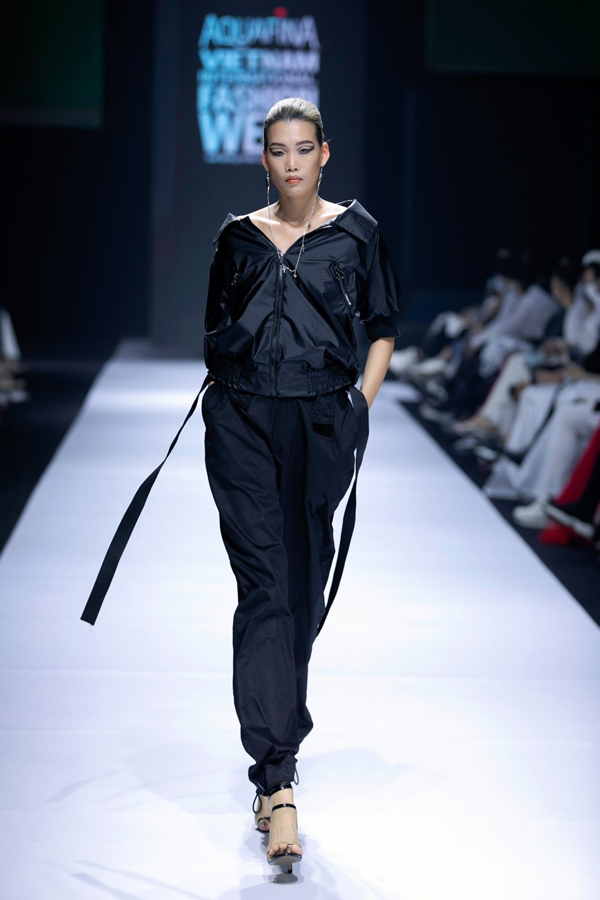 No solo en tela, la colección de Nguyen Tien Truyen es como un canto de colores, luz, materiales musicales y técnicas de procesamiento, sobre todo el espíritu juvenil y la visión de moda callejera (Foto: Vietnam+)