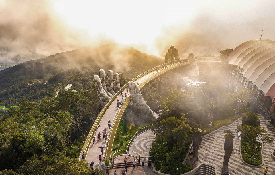 El Puente Dorado fue seleccionado por lectores jóvenes, nacidos entre 1982-2000, del periódico británico Daily Mail para la lista de nuevas maravillas del mundo. (Foto: VNA)