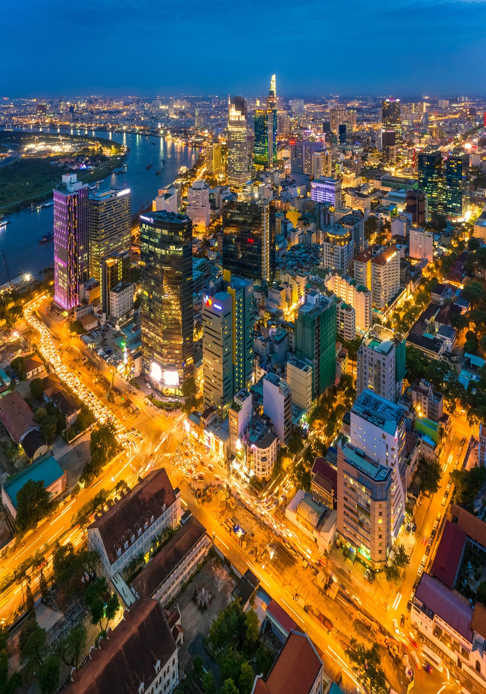 2 Ciudad Ho Chi Minh brilla por la noche (Fuente: VNA)