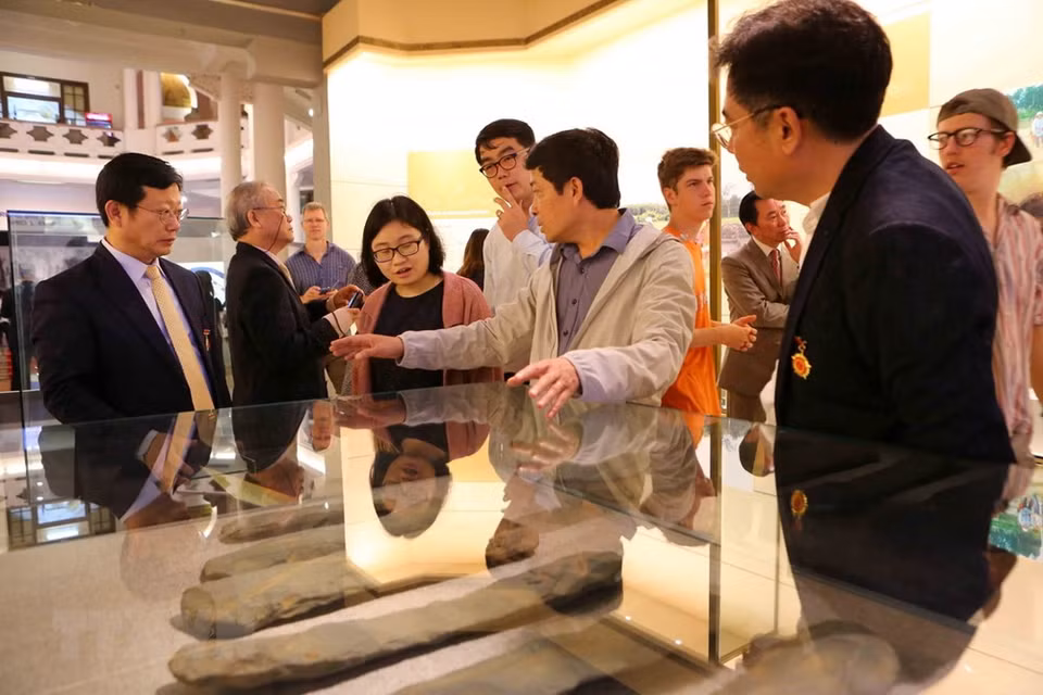 Visitantes en la exposición (Fuente: VNA)
