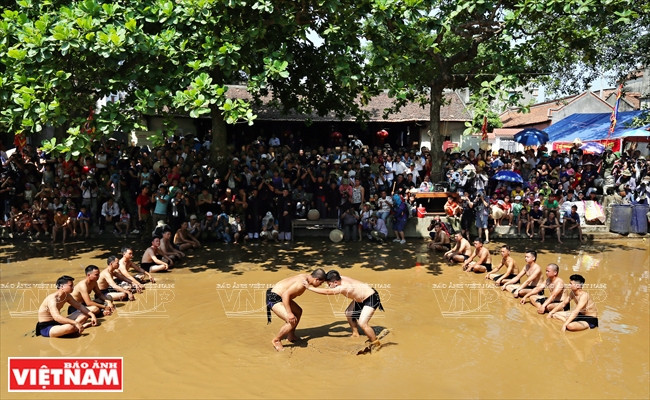 El juego se realiza en un campo de 200 m².