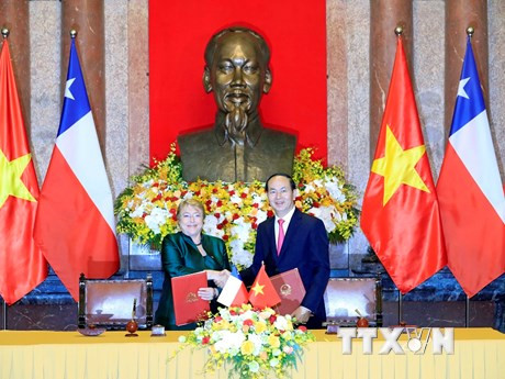 Tran Dai Quang y Michelle Bachelet firmaron la Declaración conjunta Vietnam-Chile (Fuente: VNA)