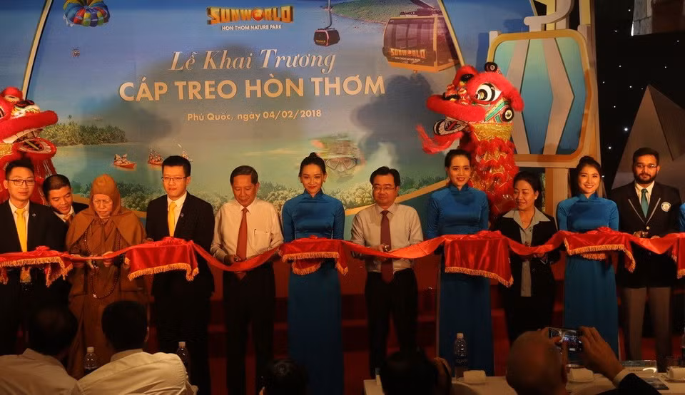 La ceremonia de inauguración del teleférico Hon Thom (Fuente: VNA)