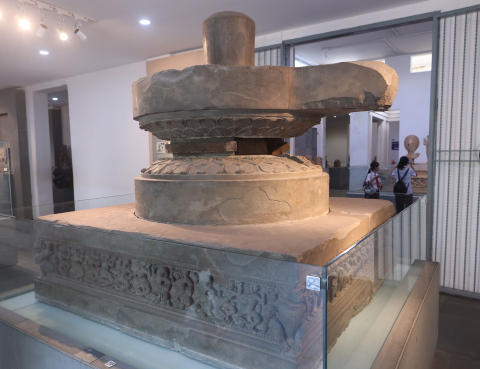  El pedestal de Tra Kieu, hecho de arenisca, se origina en Tra Kieu (provincia de Quang Nam) y data de los siglos VII - VIII. Fue reconocido como Tesoro Nacional en 2012. (Foto: VNA)