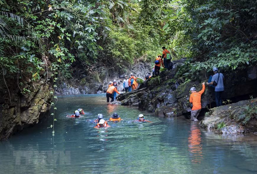 El camino a Khe Nuoc Trong-Suoi Tien (Foto: VNA)