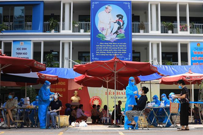 La capital vietnamita implementa un programa de pruebas a gran escala para personas en áreas de alto riesgo (Foto: VNA)