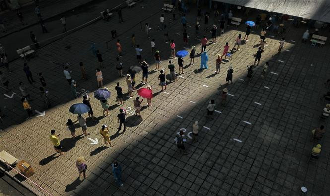 Hanoi realiza pruebas del COVID-19 para los pobladores en áreas de alto riesgo de infección (Foto: VNA)