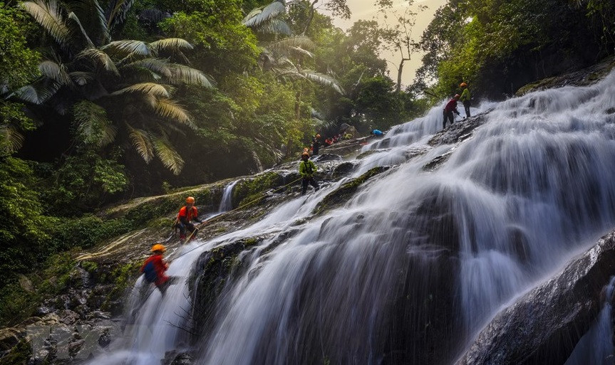 Destinos atractivos en la cascada Cong Troi-Bai Dan y Khe Nuoc Trong-Suoi Tien (Foto: VNA)