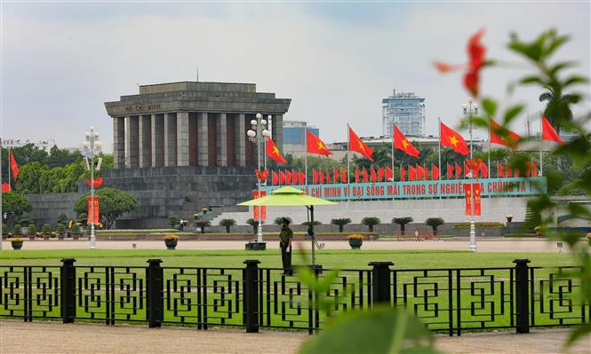 El Mausoleo de Ho Chi Minh en días otoñales (Foto: VNA)