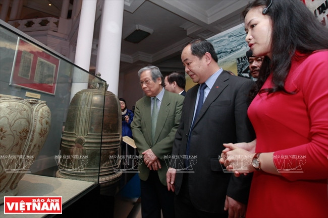 Viceministro de Cultura, Deportes y Turismo, Le Khanh Hai y su delegación visita al Museo Nacional de Historia. Foto: Viet Cuong