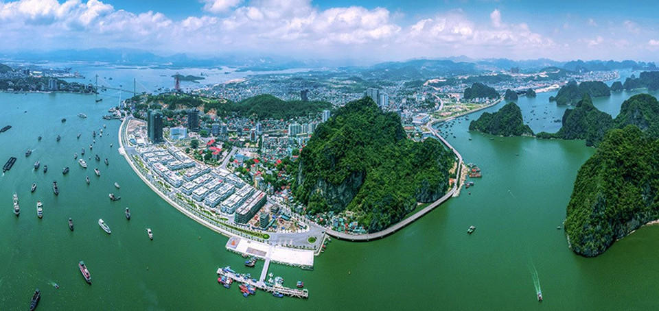 Foto "Ha Long vista desde lo alto" (Fuente: VNA)