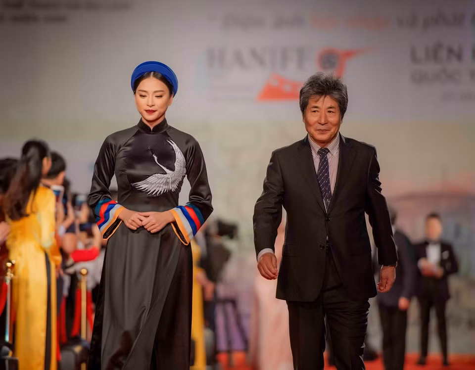 Numerosos artistas vietnamitas y extranjeros participaron en la inauguración del V Festival Internacional de Cine Hanoi (Fuente: VNA)