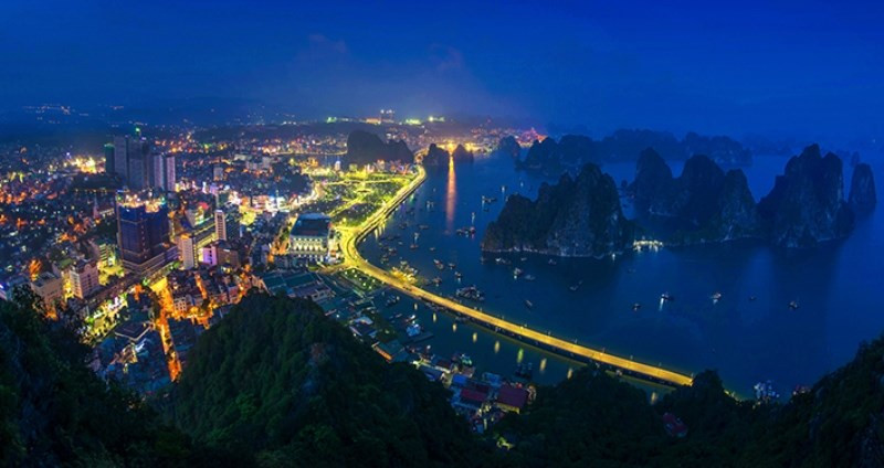Foto "Ha Long vista desde lo alto" (Fuente: VNA)